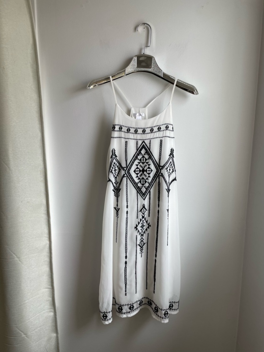 White&Black Embroidered Spaghetti-Strap Dress Light&Breezy w/underlayer size M